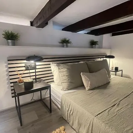 Stylish City-center 2 Bdrms Apartment