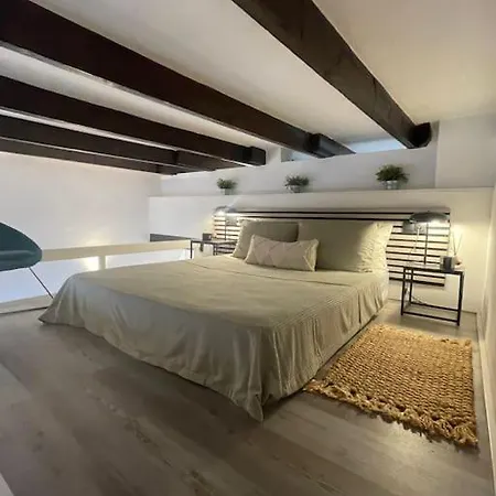 Stylish City-center 2 Bdrms Apartment *