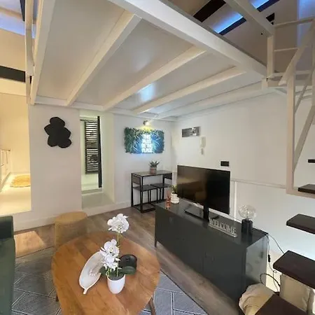 Stylish City-center 2 Bdrms Appartamento *
